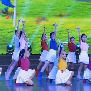 Disfraz de baile de arcoíris para niños, falda plisada colorida de manga corta, ropa de actuación, 65% algodón para niños - Product Image 2