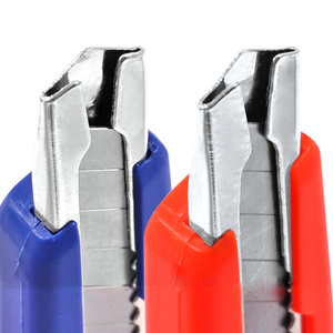 Foska Fournitures de bureau Opp Bag Pack Sûr à utiliser 4 couleurs Coque en plastique <span class=keywords><strong>Couteau</strong></span> rétractable avec lames en métal - Product Image 3