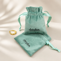 Pochette à bijoux en daim vert menthe personnalisée avec cordon de serrage et ruban en satin à volants pour emballage cadeau, logo OEM imprimé