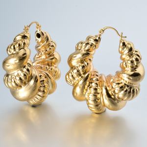 Pendientes de Aro de Latón Vintage Clásicos de Moda con Flores Chapadas en Oro de 18K para Mujer - Product Image 2