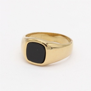 Anillo de Joyería Minimalista de Acero Inoxidable con Gema Negra Geométrica - Product Image 6