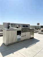 Cuisine extérieure moderne en acier inoxydable avec barbecue à gaz intégré, machine à glaçons, réfrigérateur à double tiroir, évier, gazebo, îlot barbecue pour patio