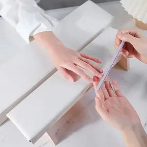 Soporte de Mano Inclinado con Diseño Biselado, Almohada de Mano que Ahorra Espacio, Cojín de Apoyo para Uñas, Base de Madera Suave, Soporte para Arte de Uñas, Herramienta de Manicura - Product Image 3