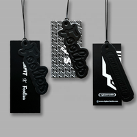 Étiquettes suspendues personnalisées en papier noir écologique gaufré, en forme de cœur, étiquettes de prix imprimées pour vêtements, chaussures et accessoires.