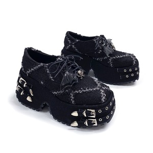 Chaussures plateforme pour femmes au design original, de style punk gothique, avec lacets, appartenant à la sub-culture des « cool girls » - Product Image 6