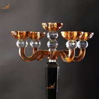 New Custom ized Design Event Hochzeit Weihnachten Tisch dekoration Preiswerte 5 Arme farbige Kristall Kerzenhalter auf dem Tisch