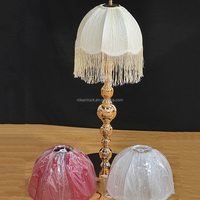 Lampe de table NIKA Luxury Victorian Wedding, abat-jour en tissu blanc ivoire à franges, support en métal doré, pièce maîtresse lumineuse pour événements et fêtes