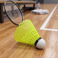 Volants de badminton en nylon et plumes de canard avec colle renforcée pour une grande durabilité et un vol uniforme pour les ligues