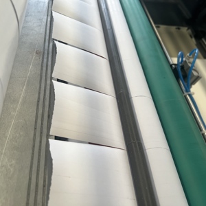 Máquina de corte de rollo de papel Jumbo térmico automático buen precio PLC nuevo Motor con rodamiento para producción de <span class=keywords><strong>caja</strong></span> <span class=keywords><strong>registradora</strong></span> - Product Image 5