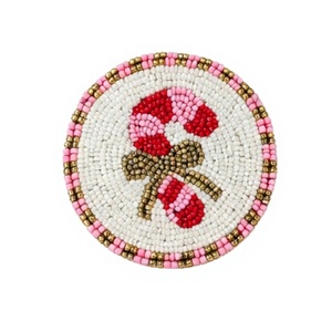 Ensemble de dessous-de-verre élégants avec broderie artisanale pour la décoration de la maison, de la salle à manger, de la cuisine et des réceptions, à prix abordable. - Product Image 1