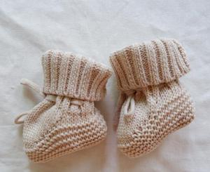 Chaussons tricotés au crochet faits à la main en coton biologique tissus en laine de bambou pour nouveau-né chaussettes de sol en laine mérinos à pois personnalisables - Product Image 5