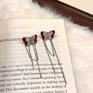 Boucles d'oreilles papillon floquées avec pompon, en alliage de zinc plaqué or, luxueuses, élégantes, haut de gamme, nouveauté automne/hiver pour femme, idéales pour les soirées - Product Image 2