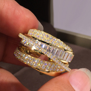Anello con Diamante Taglio Baguette per Donne, Elegante Stile Matrimoniale, Tono Oro Massiccio, Gioiello di Lusso, Anello per Uso Quotidiano - Product Image 1