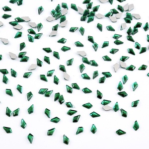 OLeeya Vente en gros de mini strass 3D à dos plat en cristal rouge, 3*5mm, 1440 pièces, K9 super brillant, strass en verre rouge pour manucure - Product Image 5