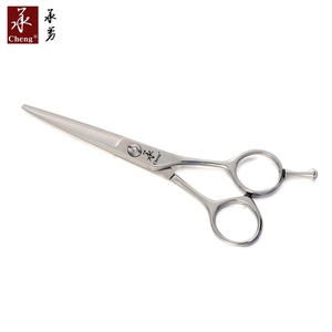Ciseaux de coiffure <span class=keywords><strong>CF</strong></span>-630BK, ciseaux de coiffure professionnels, ciseaux de barbier pour salon, couleur noire, CNC CHENG OEM YONGHE - Product Image 4