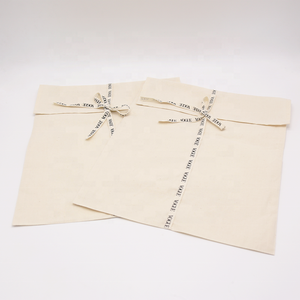 أكياس قماشية قطنية صديقة للبيئة بتصميم ظرف ورباط لحفظ الملابس والأحذية من الغبار مع شعار مخصص - Product Image 4