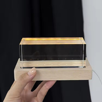 Fermalibro in Cristallo 3D Personalizzato con Luce Notturna e Base LED in Legno per Arredamento Casa
