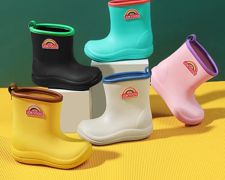 Venta al por mayor Botas de lluvia para niños pequeños botas de goma ligeras botas de goma antideslizantes impermeables para niños logotipo personalizado