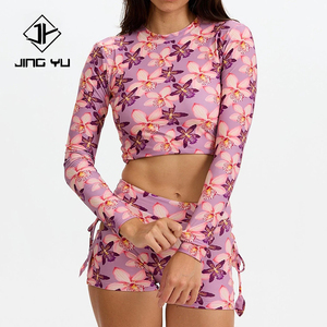 Traje de Baño de Dos Piezas con Estampado Hawaiano Personalizado OEM, Espalda Descubierta y Manga Larga - Traje de Baño de Nailon y Elastano Reciclado de Alta Calidad - Product Image 1