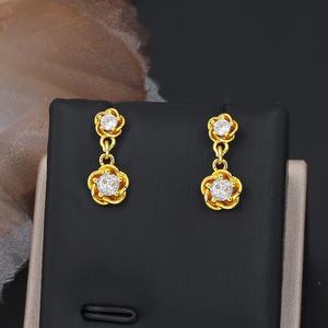 Pendientes de tuerca JXX Fashion con baño de oro de 24K, diseño de estrella y flor, modernos, de latón con circonitas en forma de corazón, para regalo de fiesta para mujer - Product Image 5
