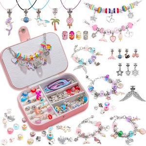 Pulsera de Dibujos Animados en Oferta, Juego de Pulseras DIY Hechas a Mano, Chapadas en Oro, Aleación de Cobre, Caja de Regalo de Joyería, Pulsera Unisex con Dijes de Mariposa de Fantasía - Product Image 1