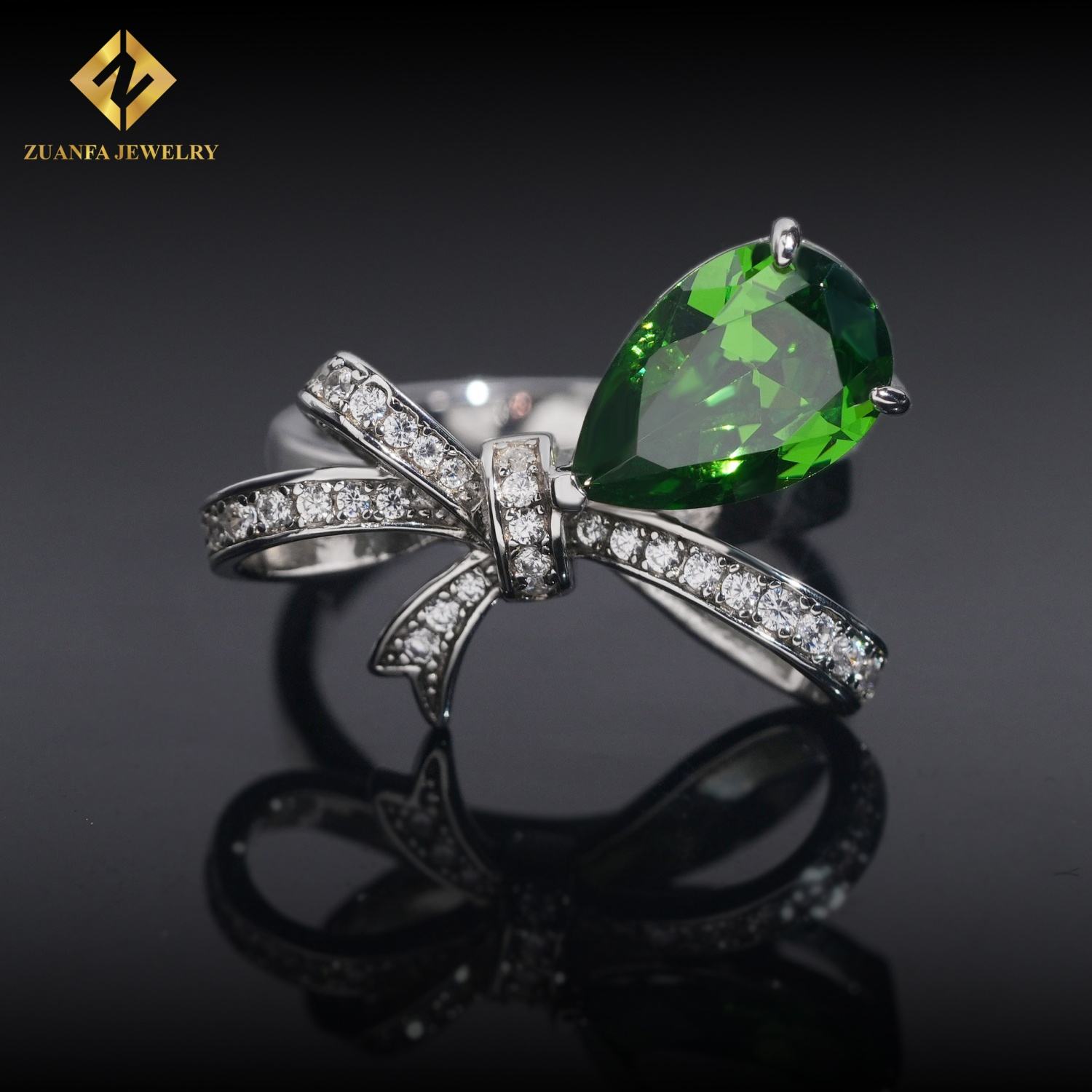 สีเขียว