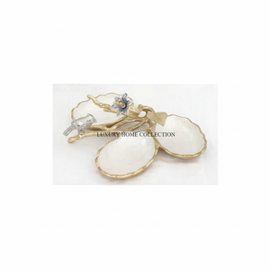 Bols de service en métal fini antique avec des motifs ornés et des formes rares idéaux pour les présentations et la décoration de table haut de gamme - Product Image 1