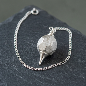 Péndulos de Ágata en Forma de Lágrima al por Mayor |   Rozrincrystals.com - Piedra Preciosa Tallada con Diseño de Amor para Decoración del Hogar, Feng Shui - Product Image 3