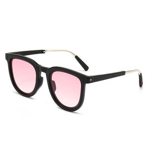 Lunettes de soleil pliantes de troisième génération pour femmes, monture en PC UV400 avec étui, verres noirs, type 3, pare-soleil - Product Image 4