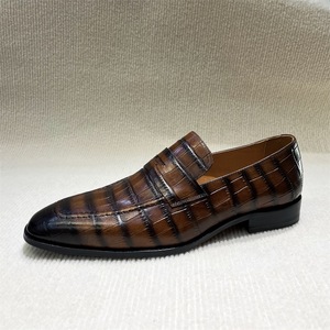 Zapatos de hombre - Mocasines de negocios nuevos de alta gama europea, de alta calidad, con bordado a mano en la capa superior, de cuero genuino. - Product Image 6