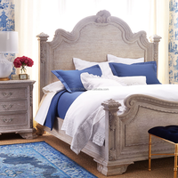 Französisches Massivholz-Bettgestell mit Handgeschnitztem Gewölbtem Kopfteil, Antik Distressed, King/Queen Size, Schlafzimmer-Paneelbett