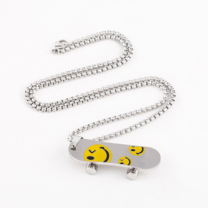 Collier pendentif skateboard en acier inoxydable avec motif visage souriant pour hommes et femmes, bijoux tendance - Product Image 3