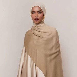 Vente en gros de haute qualité préfet Hijab en modal doux léger respirant personnalisé écharpe musulmane dégradé rayonne châle traditionnel - Product Image 2