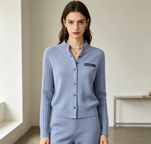 <span class=keywords><strong>Cardigan</strong></span> a Coste Blu Chiaro |   Maglione da <span class=keywords><strong>Donna</strong></span> con Collo Alto e Vestibilità Slim con Logo Personalizzato Ricamato - Product Image 1