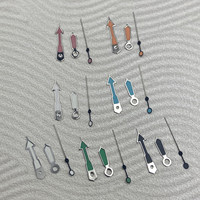 Accessoire de montre avec bordure argentée, aiguilles des heures multicolores et aiguilles des minutes lumineuses vertes