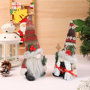 Muñeco de Peluche Rudolph Hecho a Mano con Gorro de Gnomo Tejido, Decoración Navideña Transfronteriza de 30 cm con Ramas de Pino - Product Image 2
