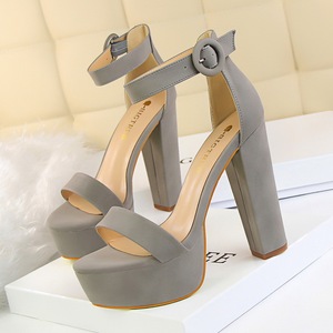 Nouvelles sandales pour femmes 2026, style européen et américain, à talon fin, en velours respirant, ultra-élégantes et sexy, pour les soirées en boîte <span class=keywords><strong>de</strong></span> nuit - Product Image 5