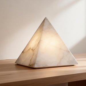 Lámpara de Mesa Moderna con Forma de Pirámide, Luz de Alabastro para una Elegancia Ambiental - Product Image 1