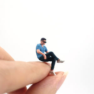 Figurine miniature imprimée en 3D à l'échelle 1:64 IOTA, modèle de jouet en résine plastique personnalisé, homme assis sur une chaise de camping, état neuf, dessin animé - Product Image 2