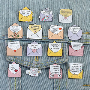 Broche en émail en forme d'enveloppe avec lettres amusantes, broche à lettres positives, broche personnalisée - Product Image 4
