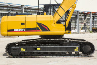 Excavadora de cadenas mediana Skymard de 24 toneladas, modelo XG825FL, con cucharón estándar de 1.2 m³ y sistema de línea de tuberías para martillo hidráulico