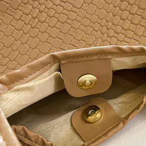 Bolsos de Mano Grandes de Cuero PU Repujado para Mujer con Cierre de Broches - Product Image 6
