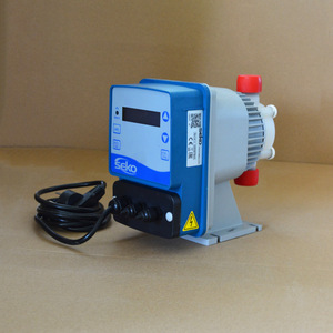 Bomba Dosificadora de Diafragma Electromagnética SEKO EMM800 con Cabezal de PVDF para Tratamiento de Aguas Residuales - Product Image 2