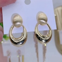 Boucles d'oreilles pendantes en alliage de perles de style vintage de Hong Kong, luxe léger, mode haut de gamme, toutes occasions
