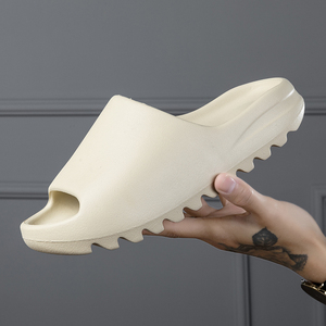 Nuevas Pantuflas de Moda Ligeras de Color Sólido y Cómodas Sandalias Deslizantes de EVA Originales de Alta Calidad para Hombre - Product Image 4