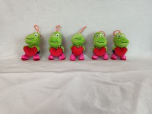 Nouvelle <span class=keywords><strong>Peluche</strong></span> Dinosaure Dragon aux Grands <span class=keywords><strong>Yeux</strong></span> Super Douce en Gros, Modèle Cartoon Transfrontalier, avec Coussin Cœur Rouge - Product Image 4