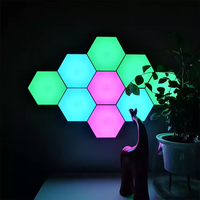 Aoying Panneaux muraux LED RGB Gaming Formes hexagonales modernes Lumières alimentées par USB avec application Extension modulaire intelligente pour hôtels