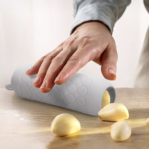 Pelador de ajo de silicona, 108,86 mm x 38,44 mm, utensilio de cocina manual de calidad alimentaria con gancho para un fácil almacenamiento - Product Image 3
