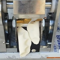 Machine à raviolis automatique avec moteur, acier inoxydable de qualité alimentaire, haute capacité 120 pièces/min
