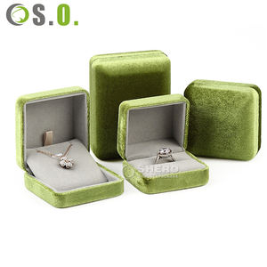 Boîte à bijoux en velours de haute qualité avec logo personnalisé, boîte de rangement carrée pour bagues, coffret cadeau pour boucles d'oreilles et bracelets en daim - Product Image 6
